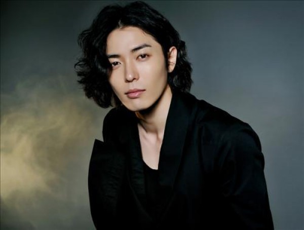Actor Kim Jae Wook Signs with Yoon Kye Sang’s Agency