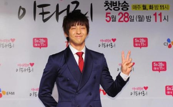 Kim Ki Bum Successfully Hosts Fan Meeting in Thailand