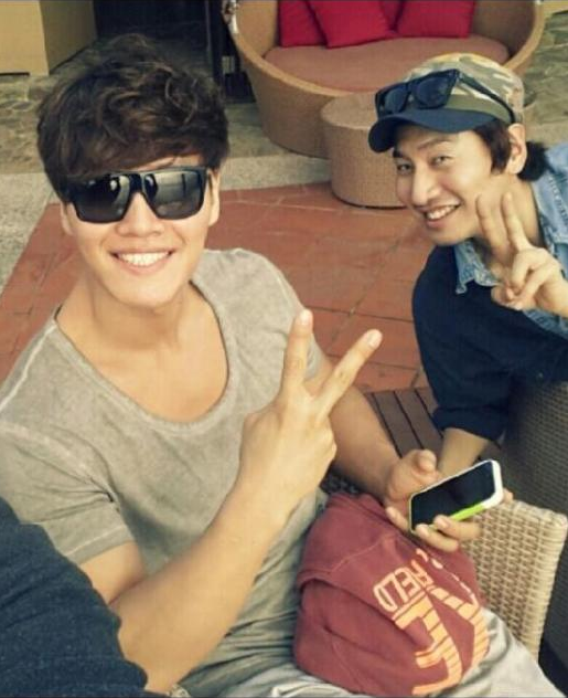 [SNS Pic] Lee Kwang Soo Celebrates Kim Jong Gook’s Birthday! | Soompi