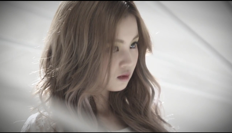 Lee Hi Shows Off Her Cute Side in “Making of” Video for “Rose”