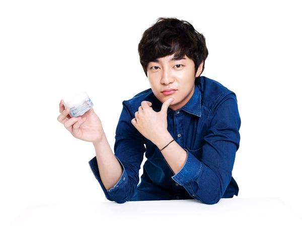Roy Kim Unveils First Teaser for Upcoming Single “BOM BOM BOM”