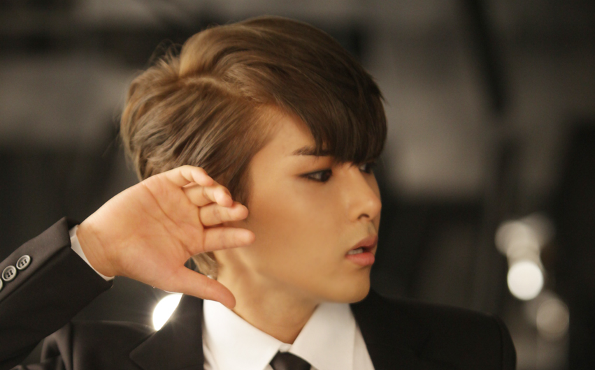 Super Junior’s Ryeowook Celebrates Shindong’s 5th Year as Radio Host