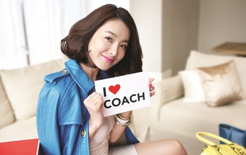 Actress So Yi Hyun Poses with Mother for “Elle” Pictorial