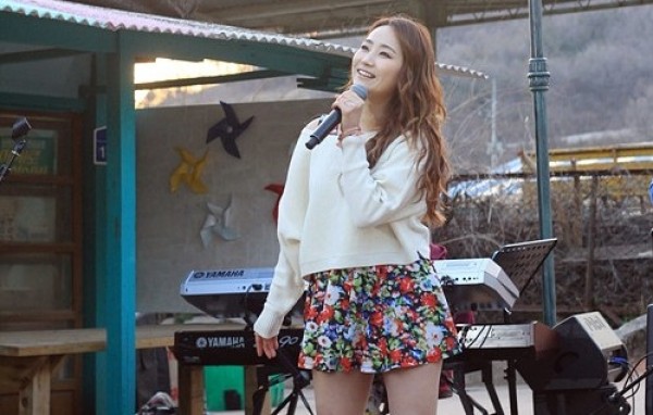 Ye Eun Performs Original Song “You’re In Me” with Indie Band Monni