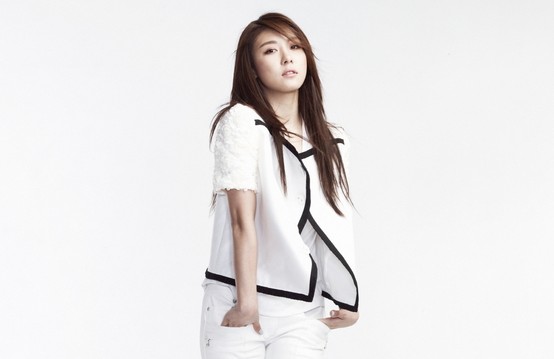Ha Ji Won to Play Empress in New Drama “Hwatu”