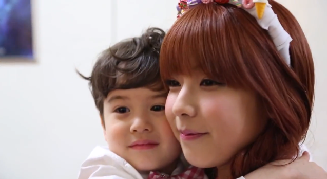 Juniel Has Fun with Child Stars Aleyna and Lincoln Backstage