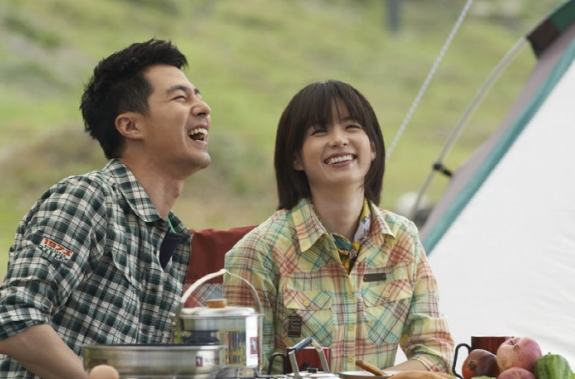 Jo In Sung And Han Hyo Joo Go Camping for Latest CF