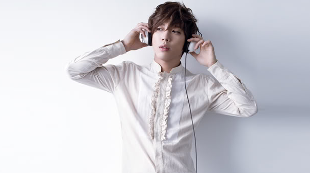 Loyal Auntie Fan Invests 25 Million Won in CNBlue’s Jung Yong Hwa