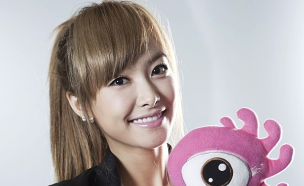 f(x) Member Victoria Earns “Best Figure” Title