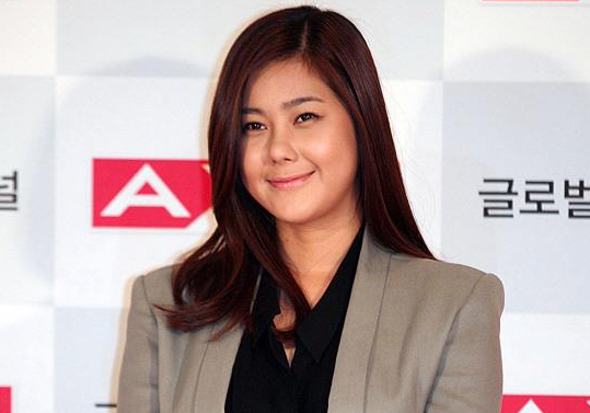 Solbi Admits to Being a Victim of “Yoon Hoo Fever”