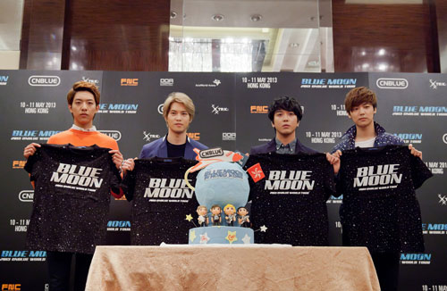 CNBlue Donated Proceeds from Concert T-Shirt Auction to Hong Kong Red Cross