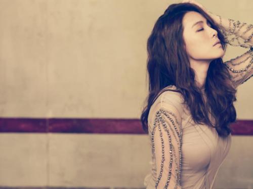 Kahi Never Forgets to Be Fashionable Even When Grocery Shopping