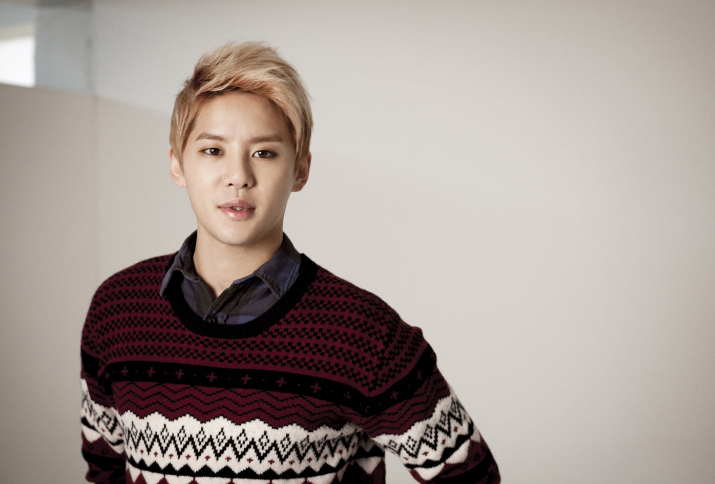 JYJ’s Junsu Reveals Picture Celebrating OST Release