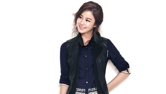 Kim Tae Hee Manages to Look Cute While Studying Her Script