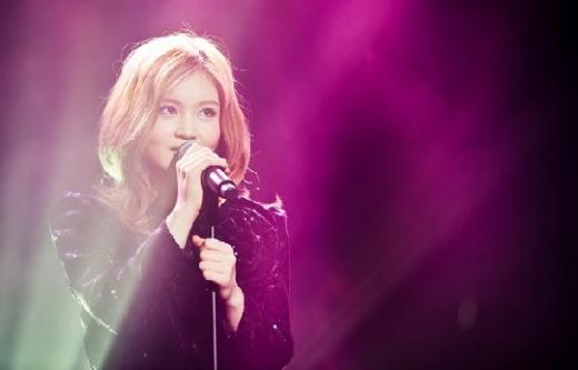 Lee Hi Expresses Wish to Write/Compose Her Own Music at Her First Solo Concert