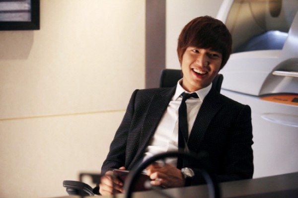 Lee Min Ho’s Fans Celebrate His 7th Debut Anniversary