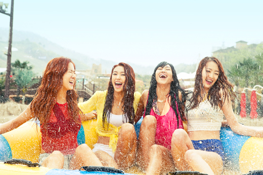 SISTAR Puts on Hot Pants as Models for Ocean World