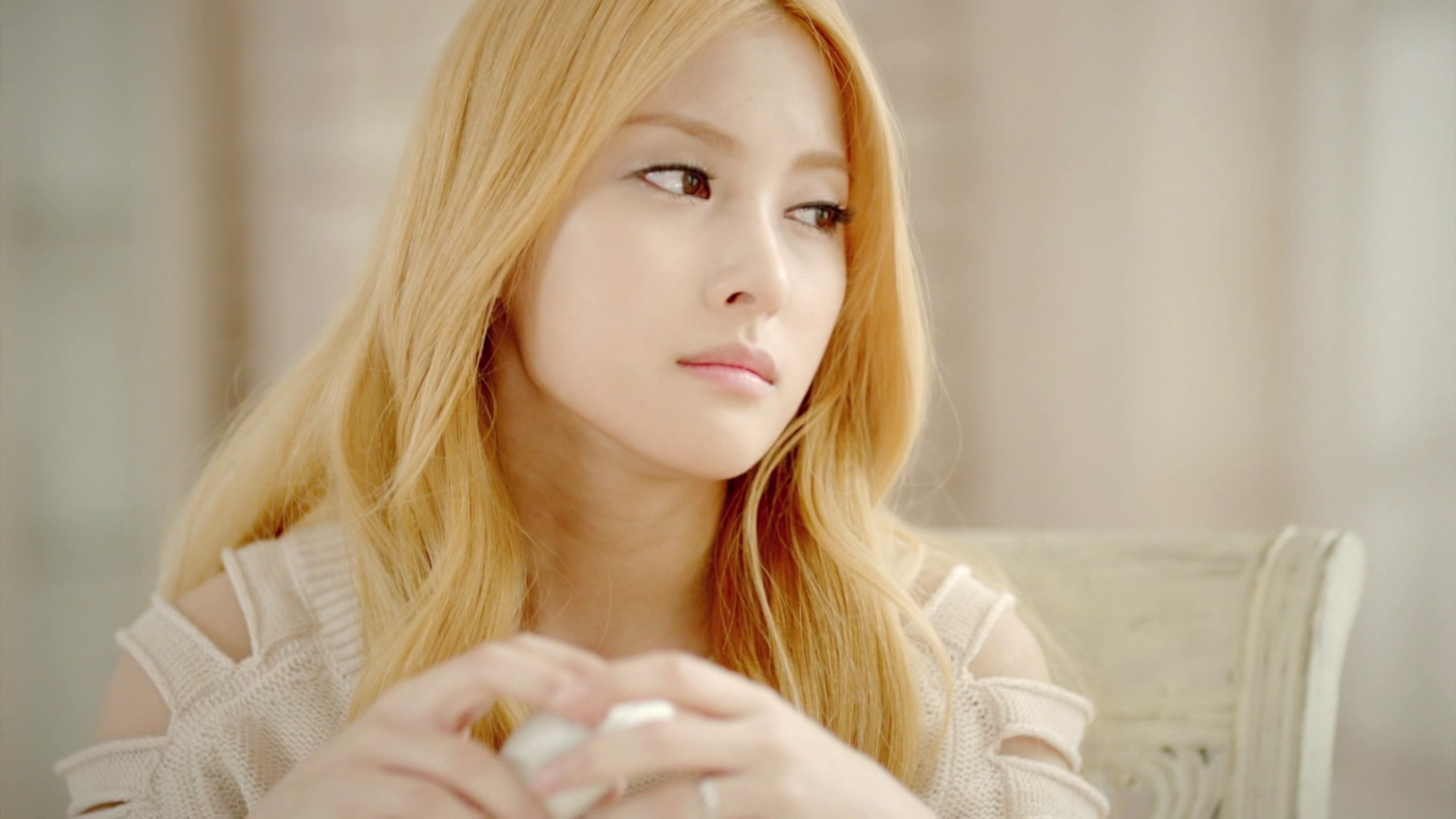 Kara’s Park Gyuri Solo Interview Part 2: “There Will Be A Scene Where I Kiss A Girl”
