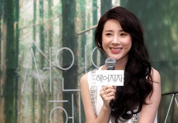 Seo In Young Thankful for Good Responses for New Album “Forever Young”
