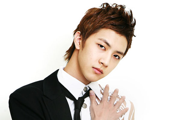 MBLAQ’s Thunder Becomes a Nail Artist