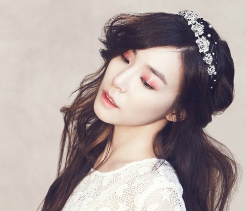 Girls’ Generation’s Tiffany Shows Off Gorgeous Skin for “Elle”