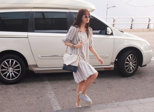 Yoon Eun Hye Looks Lovely and Natural at the Airport