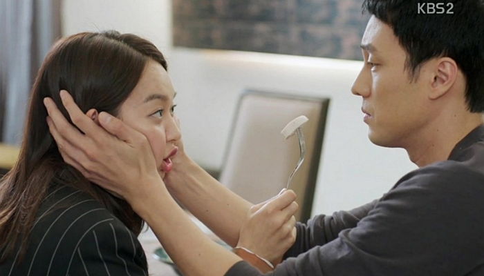 So Ji Sub's Hands and Shin Min Ah's Face at Center of Hot Debate