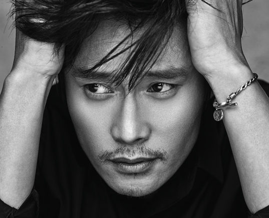 Lee Byung Hun Sparks Controversy After Video Of PDA With Another Woman In Front Of Wife