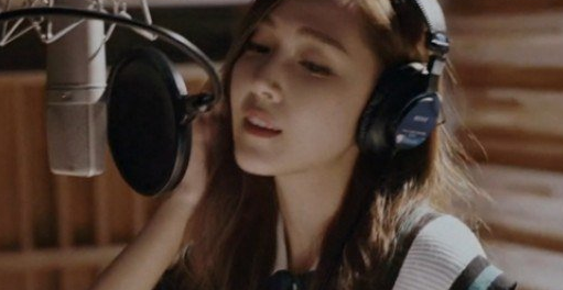 Jessica Returns as a Singer With 'Gravity' Cover for Chinese Magazine
