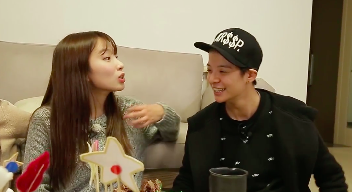 Watch: Amber Interprets for Rainbow's Jisook's Web Show