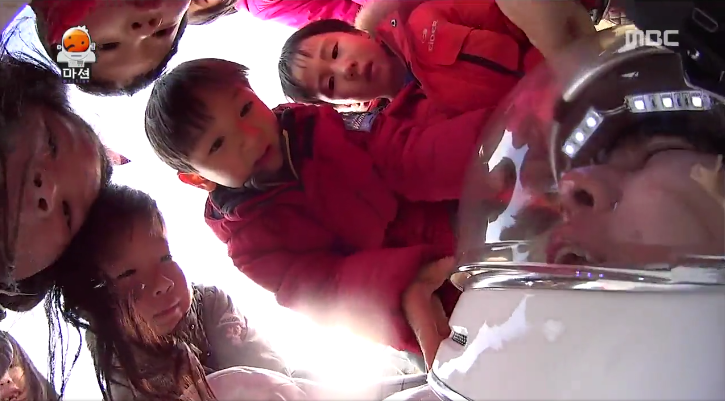 Haha, Kwanghee, and Shim Hyung Tak Get Attacked by Adorable “Martian” Kids on “Infinite Challenge”