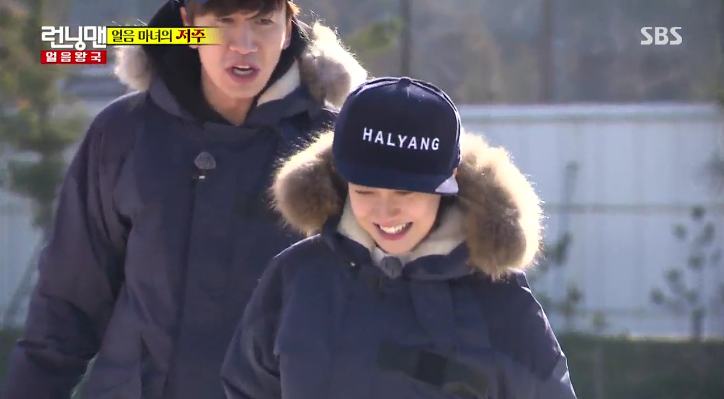 Lee Kwang Soo Responds to Song Ji Hyo's Aegyo By Kicking Her on 'Running Man'