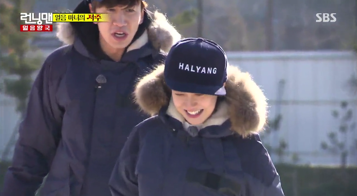 Lee Kwang Soo Responds to Song Ji Hyo's Aegyo By Kicking Her on 