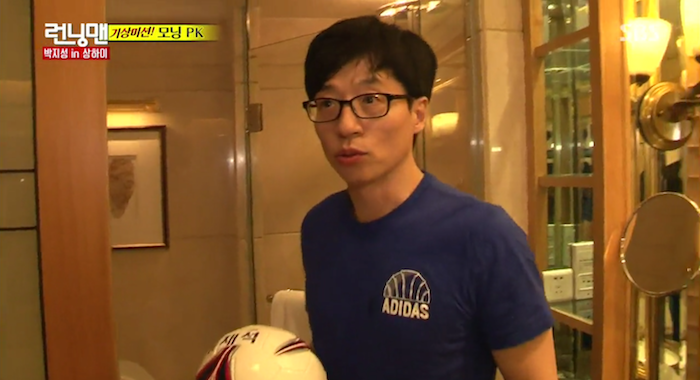 Yoo Jae Suk Finds an Impressive Hiding Spot on “Running Man”