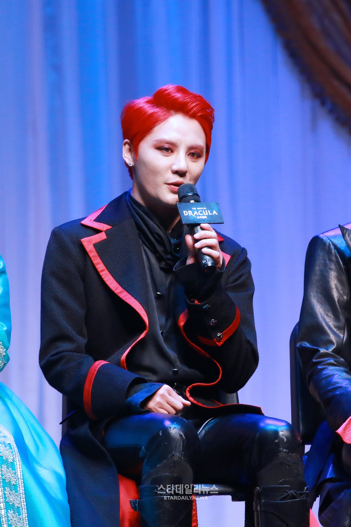 JYJ’s Junsu Talks About His Love for the Musical “Dracula”