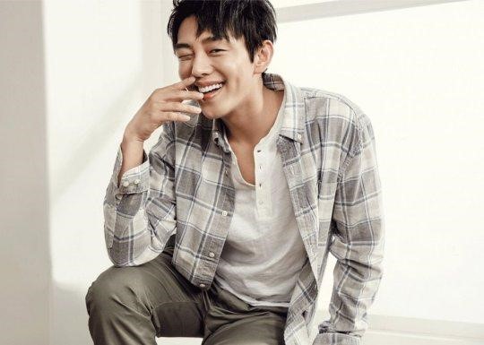 Yoo Ah In Declares Himself a Fan of The 'Song-Song' Couple From 'Descendants of the Sun'