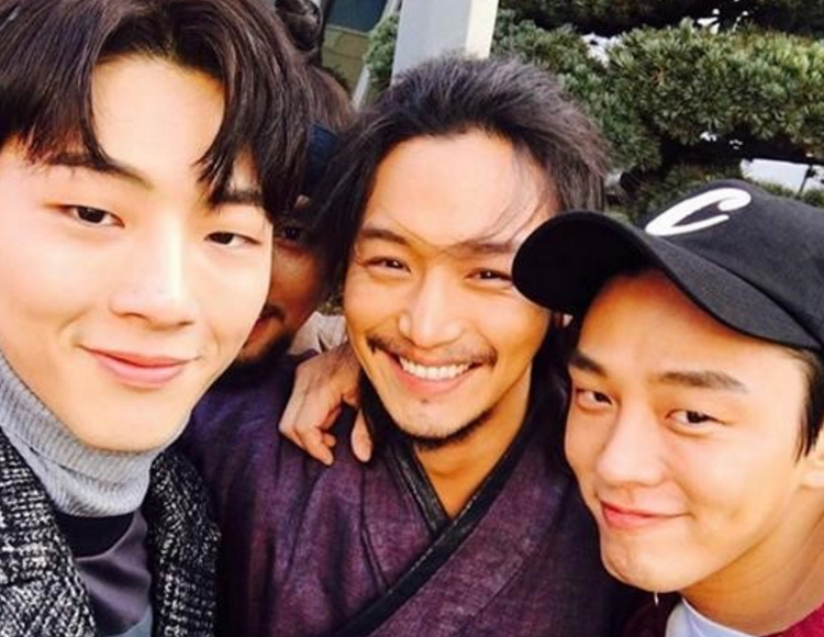 Byun Yo Han, Ji Soo, and Yoo Ah In Show Off Their Close Friendship