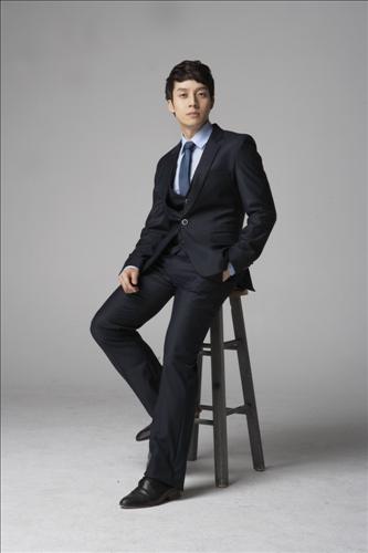 Heo Kyung Hwan Joins Cube Entertainment