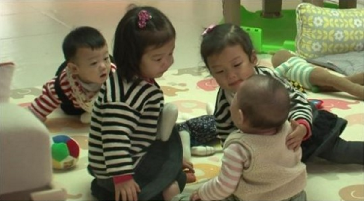 Ki Tae Young Takes on the Challenge of Babysitting Lee Dong Gook's Children