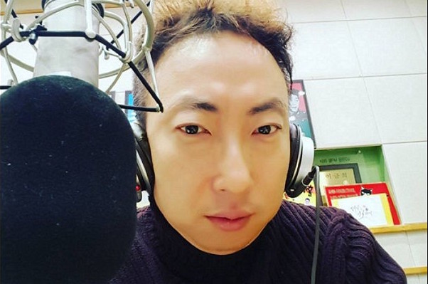 Park Myung Soo Helps Out With Chores During Lunar New Year Holidays