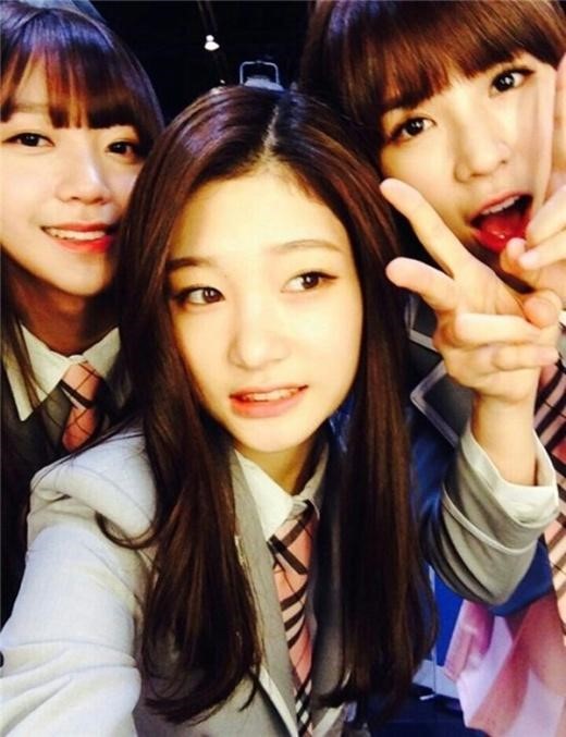 'Produce 101' Chaeyeon, Eunbin, and Kim Sohee Take Friendly Selfie