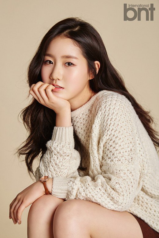 Jin Ji Hee Names “Reply 1988” Actor as Ideal Type in First Fashion Pictorial 