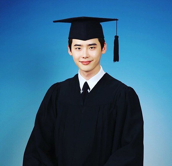 Lee Jong Suk Reveals His Handsome Graduation Photo