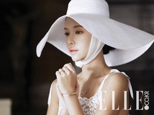 Hwang Jung Eum Transforms Into a Beautiful Bride Just in Time for Her Wedding