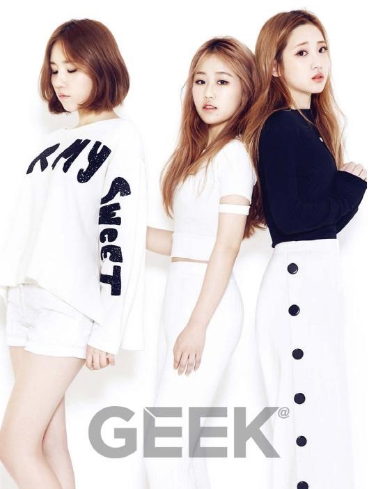 Lovelyz Describe Their Ideal Romance in Geek Magazine Pictorial