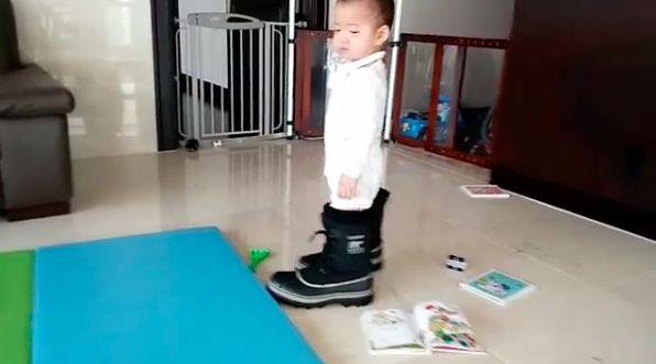 Baby Minguk Gets Stuck in Song Il Gook’s Boots in Instagram Video