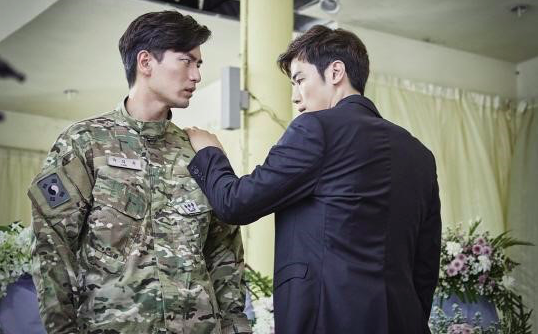 Lee Jin Wook and Kim Kang Woo Show Friendship Gone Bad in “Goodbye Mr. Black” Stills