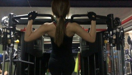 Watch: A Pink’s Jung Eun Ji Reveals Her Muscle Workout