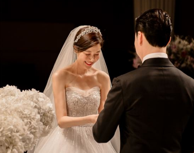 Kim Ha Neul Is a Beautiful Bride in Wedding Photos