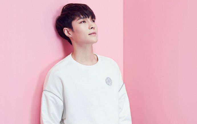 EXO's Lay Promises Legal Action If Sasaengs Invade His Privacy Again